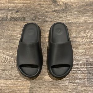 Yeezy slides ONYX
